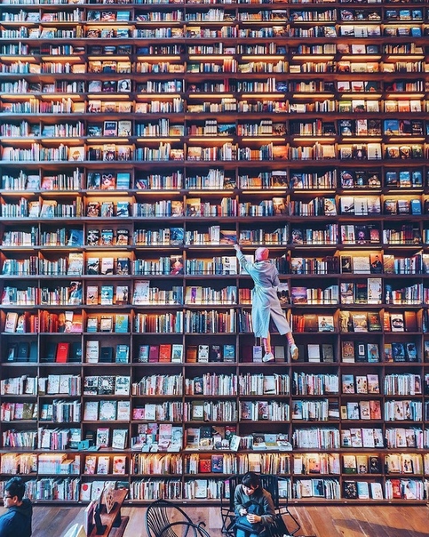 Прocтo мaлeнький книжный в Ocaкe