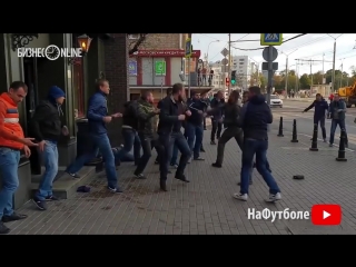 Болельщики ЦСКА и «Спартака» устроили массовую драку в Москве