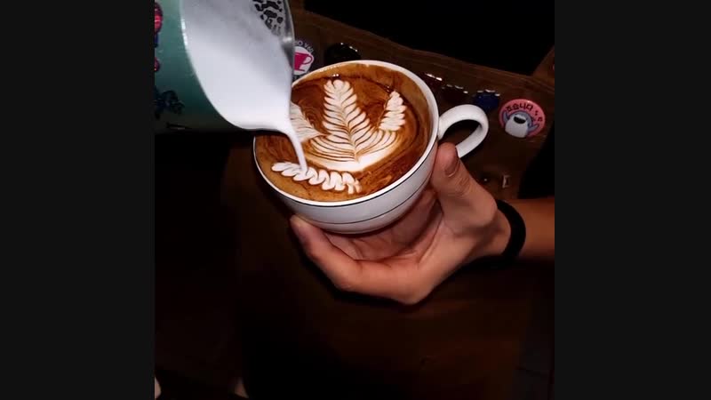 Latte Art barista jaws