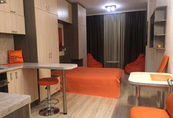 Студия 28 м2 у м.Черная Речка, Савушкина, 13<br>Новая мебель, после ремонта. Есть кухонный гарнитур, барная стойка, стол, стулья, кровать, кресло, шкафы, телевизор, и многое другое. Все в исправном состоянии. Рассматриваются как одиночки, так и семейные пары. Цена в месяц 9.000 руб. Звоните 89319770721 - фото Фото: Студия 28 м2 у м.Черная Речка, Савушкина, 13<br>Новая мебель, после ремонта. Есть кухонный гарнитур, барная стойка, стол, стулья, кровать, кресло, шкафы, телевизор, и многое другое. Все в исправном состоянии. Рассматриваются как одиночки, так и семейные пары. Цена в месяц 9.000 руб. Звоните 89319770721