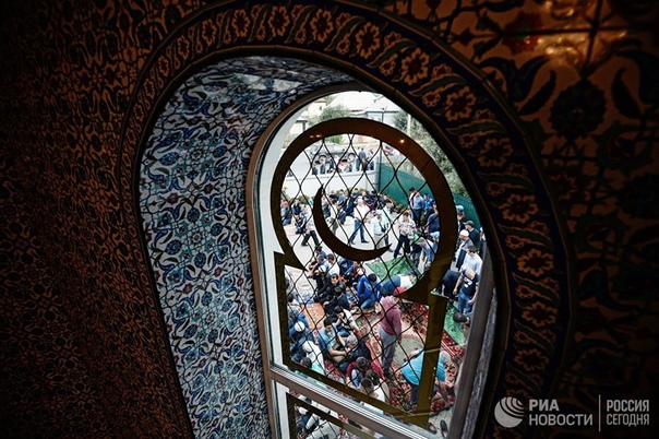 Мусульмане отмечают один из своих главных праздников — Курбан-байрам. Его особенности и традиции — в фотоленте Ria.ru: 