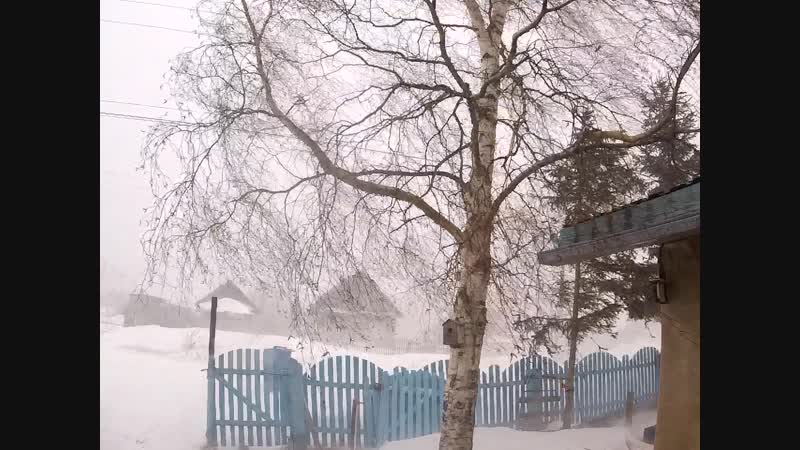 Поддувает.