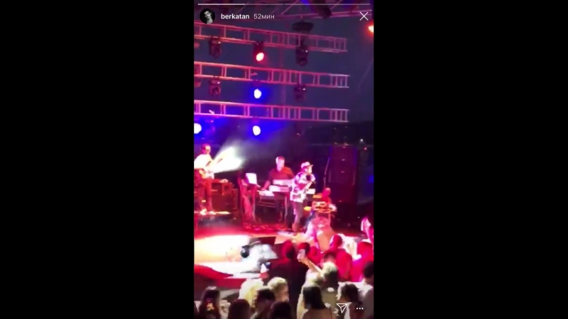 Берк на концерте Кенана Догулу