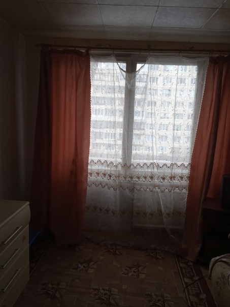Сдаю комнату в КУПЧИНО,15кв.м.в трёхкомнатной квартире.Метро(Купчино в пешей доступности 10мин)В комнате есть диван ,шкаф,комод,тумбочка с телевизором.Комната закрывается на ключ.Всё необходимое для проживания есть,холодильник большой,стиральная машинка,микроволновка,утюг,чайник,фен.Есть Вай-Фай.Этаж 4/9,лифт.В квартире проживает парень один и пара.Пьянок-гулянок нет,чистая,спокойная квартира.Я не агент,Я собственница!!!<br>Цена 11500руб-Всё включено.Без комиссии.Залог 2т.руб. - фото Фото: Сдаю комнату в КУПЧИНО,15кв.м.в трёхкомнатной квартире.Метро(Купчино в пешей доступности 10мин)В комнате есть диван ,шкаф,комод,тумбочка с телевизором.Комната закрывается на ключ.Всё необходимое для проживания есть,холодильник большой,стиральная машинка,микроволновка,утюг,чайник,фен.Есть Вай-Фай.Этаж 4/9,лифт.В квартире проживает парень один и пара.Пьянок-гулянок нет,чистая,спокойная квартира.Я не агент,Я собственница!!!<br>Цена 11500руб-Всё включено.Без комиссии.Залог 2т.руб.