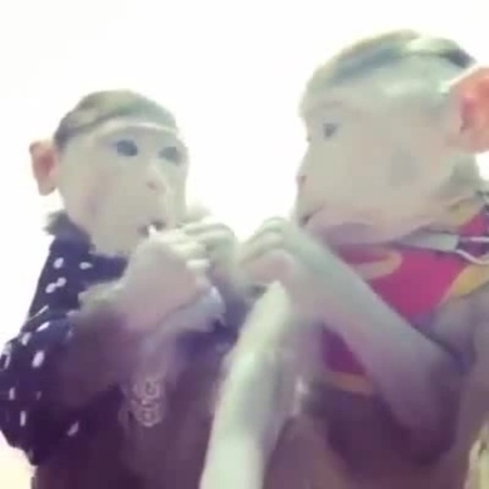 Чужие губы тебя ласкают!