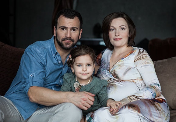actor Вадим Медведев. Вадим Михайлович Медведев (при рождении Ханчин) (3 октября 1974, Рига) - российский актёр театра и кино, режиссёр Биография. Фамилию Медведев через 6 лет ему дал отчим