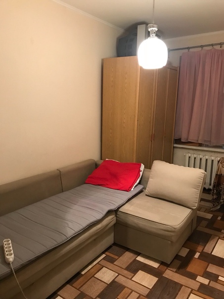 Фото: Сдаётся комната в двухкомнатной квартире - метро Жулебино , пешком минут 10-12 . Рассматриваем желательно одного человека- Пол не важен !!!, С домашним питомцем Приветствуется -Кошка или собачка маленького размера ) <br>По оплате 14 тыс , плюс свет и вода .<br><br>В соседней комнате живут : Я и моя мама , у нас 2 милые собачки , поэтому хотим видеть в соседях людей - любящих домашних животных )) <br>Можно рассмотреть и двоих - но рассмотрим по ситуации.<br>+7 963 687 41 66<br><br>