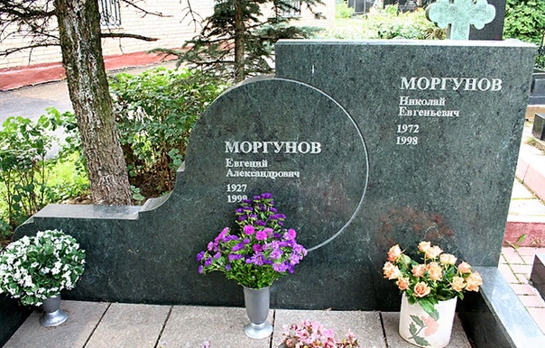 Евгений Моргунов Евгения Моргунова в лицо знает каждый любитель советских комедий, хотя мало кто из нынешней молодежи интересуется, как зовут Бывалого из неразлучной гайдаевской троицы. К