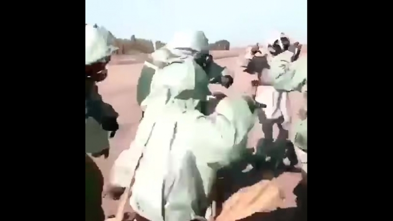 Что у них в противогазах!