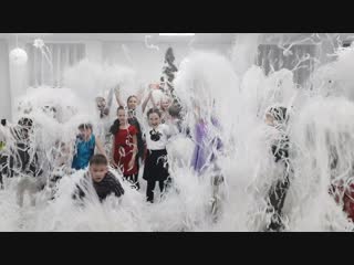 Бумажное шоу в детском центре