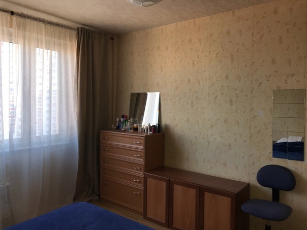 Сдается комната в З-х комнатной квартире ДЛЯ ДЕВУШКИ с гражданством РФ. БЕЗ КОМИССИИ. Ищу ВМЕСТО себя!<br>Рядом с домом находится ТЦ Мега, АШАН, Стокман и ИКЕА. Транспортная доступность до м. Планерная (15 минут), м. Речной вокзал (20 минут) и ж/д ст. Химки (10 минут). Автобусная остановка находится рядом с домом. <br>Квартира в хорошем состоянии, большая, чистая. Всё <br>необходимое для проживания имеется. Комната светлая, уютная. Из мебели в наличии кровати, шкаф, комод, тумба и зеркало. НЕ бабушкин вариант.<br>В квартире имеются тренажеры, которыми можно пользоваться.<br>Стоимость аренды 1 месяца - 12 тысяч рублей. Залог 10 000 рублей (Залог при выезде возвращается!).<br>Плата за воду,свет и WI-FI вносится дополнительно, 1/3 от общей суммы.<br>Ждем платежеспособную, чистоплотную и порядочную соседку!<br>Юлия 89671863444 - фото Фото: Сдается комната в З-х комнатной квартире ДЛЯ ДЕВУШКИ с гражданством РФ. БЕЗ КОМИССИИ. Ищу ВМЕСТО себя!<br>Рядом с домом находится ТЦ Мега, АШАН, Стокман и ИКЕА. Транспортная доступность до м. Планерная (15 минут), м. Речной вокзал (20 минут) и ж/д ст. Химки (10 минут). Автобусная остановка находится рядом с домом. <br>Квартира в хорошем состоянии, большая, чистая. Всё <br>необходимое для проживания имеется. Комната светлая, уютная. Из мебели в наличии кровати, шкаф, комод, тумба и зеркало. НЕ бабушкин вариант.<br>В квартире имеются тренажеры, которыми можно пользоваться.<br>Стоимость аренды 1 месяца - 12 тысяч рублей. Залог 10 000 рублей (Залог при выезде возвращается!).<br>Плата за воду,свет и WI-FI вносится дополнительно, 1/3 от общей суммы.<br>Ждем платежеспособную, чистоплотную и порядочную соседку!<br>Юлия 89671863444