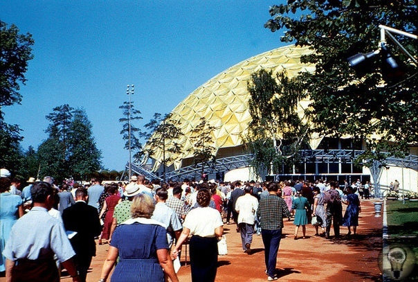 25 июня 1959 года Никита Хрущев и Ричард Никсон открыли в Сокольниках Американскую национальную выставку На ней были представлены удивительные товары, незнакомые советскому обывателю: например,