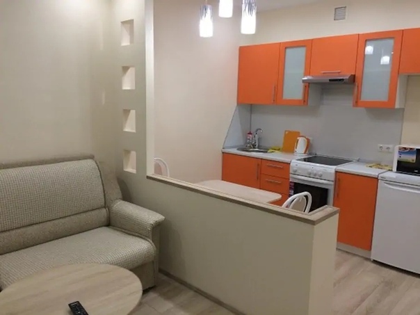 Фото: Иркутск, Омулевского, 20/3 <br>Хорошая квартира со всеми удобствами, <br>подойдёт для проживания 1-2х человек. <br>Установлена новая сантехника, ванна. <br>Мебель и техника все как на фото. <br>Из деталей можно отметить: большой <br>диван, отдельная кухонное пространство, <br>новый пол, без бабушкиного ремонта, <br>интернет и вайфай. Стоимость 8000 <br>без учета коммунальные платежей. <br>Прошу звонить толкьо тех, кто реально <br>сегодня готов смотреть и снимать <br>(просто так показывать не будем). <br>Звоните 89087755046.