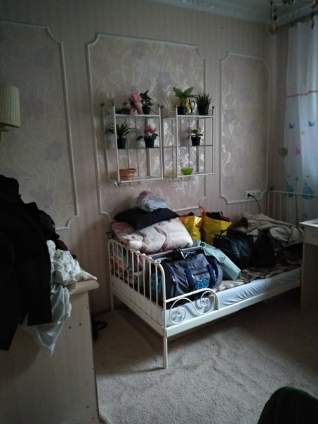 СРОЧНО! <br>Сдается комната в 4-х комнатной квартире! Квартиру снимаем втроем: я, мой друг и девушка. Ищем ПОРЯДОЧНУЮ ДЕВУШКУ на подселение в возрасте до 30 лет! <br>Квартира находится по адресу: ул. Братеевская, д. 23. (м. Борисово 7 мин. пешком, Алма-Атинская – 10 мин. пешком!) <br>Цена: 15т.р.! За ОТДЕЛЬНУЮ комнату. БЕЗ ЗАЛОГА И КОМИССИИ! <br>Есть супер кухня, со своим балконом, в двух других комнатах тоже по балкону. Есть отдельная гардеробная! <br>На фотках небольшой бардак, но, не обращайте внимания – прежний жилец собирает вещи (в целом – комната чистая и уютная). <br>Показать смогу вечером, после 20:00. <br>Пишите, звоните! <br>Тел. 8 926 427 50 12 - фото Фото: СРОЧНО! <br>Сдается комната в 4-х комнатной квартире! Квартиру снимаем втроем: я, мой друг и девушка. Ищем ПОРЯДОЧНУЮ ДЕВУШКУ на подселение в возрасте до 30 лет! <br>Квартира находится по адресу: ул. Братеевская, д. 23. (м. Борисово 7 мин. пешком, Алма-Атинская – 10 мин. пешком!) <br>Цена: 15т.р.! За ОТДЕЛЬНУЮ комнату. БЕЗ ЗАЛОГА И КОМИССИИ! <br>Есть супер кухня, со своим балконом, в двух других комнатах тоже по балкону. Есть отдельная гардеробная! <br>На фотках небольшой бардак, но, не обращайте внимания – прежний жилец собирает вещи (в целом – комната чистая и уютная). <br>Показать смогу вечером, после 20:00. <br>Пишите, звоните! <br>Тел. 8 926 427 50 12