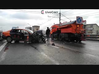 5 человек пострадали в дтп со снегоуборочной машиной на Савеловской эстакаде в Москве