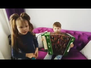 Камилә белән Самир конкурска әзерләнә (Г. Уразованың балалары)