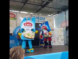 Время 3 часа ночи, я пытаюсь уснуть. Мой мозг_ Танцы с майонезиком