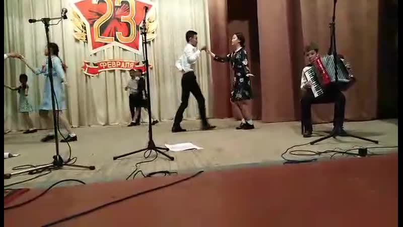 Вальс.Аккомпанирует сынок)