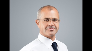 Вас поздравляет Михаил Семенихин, руководитель марки Volkswagen Коммерческие автомобили в России