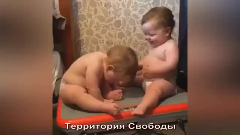 ДЕТИ РАЗВЛЕКАЮТЬСЯ.mp4