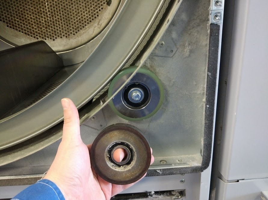 Замена опорных роликов на сушильной машине Electrolux T5550 Замена опорных роликов на сушильной машине Electrolux T5550
