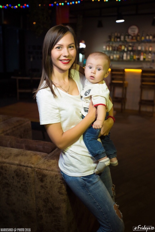 sveta-vagina-lugansk-foto-pyanih-devushek-pokazivayushih-pizdu-v-domashnih-usloviyah