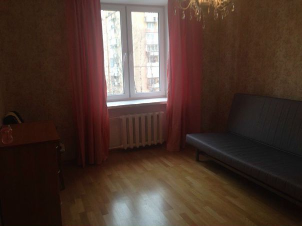 Фото: Сдаётся комната в трёхкомнатной квартире, для одной девушки чистоплотной и платёжеспособной, той которая будет держать комнату в чистоте и будет чистить за собой ванну и унитаз!!! Пожалуйста если вас нет эти качества не беспокоите меня и себя!!! Квартира с евроремонтом, проживает в квартире семейная пара. <br>О нас: мы оба работаем. Я - конструктор одежды. У мужа другая работа. Мы очень спокойные, не курим, не пьём, скандалы не устраиваем. <br>Оплата 22тр с учётом к/у.<br>Метро Парк Победы, МЦК, Кутузовский, Фили<br> Юбаева