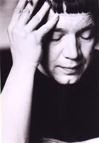 Леонид Губанов (1946 — 1983) — советский поэт, создатель неофициального литературного кружка СМОГ (Смелость, Мысль, Образ, Глубина) . При жизни за исключением самиздата не публиковался. Леонид
