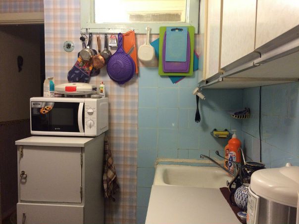 С 1 ноября сдаётся изолированная светлая уютная комната в тихом районе. Окна выходят во двор, не на проезжую часть. <br>Желательно девушке, (только один человек). <br>В комнате есть все необходимое для проживания: диван, шкаф, тумбочки. <br>С/у раздельный. Стиральная машинка имеется. <br>На кухне есть все необходимое для приготовления пищи. <br>Рядом с домом развитая инфраструктура, несколько сетевых магазинов, салон красоты и многое другое. От м. Войковская на трамвае 6 мин, пешком 15 мин. <br>Стоимость 15 000 в месяц + коммунальные платежи. <br>Также необходимо внести залог за последний месяц проживания 15000. Его можно разделить на 2 месяца, при необходимости. <br>Звонить на номер 8 (977) 891-71-18 Елена Николаевна. <br>Риелторов просьба не беспокоить!!! - фото Фото: С 1 ноября сдаётся изолированная светлая уютная комната в тихом районе. Окна выходят во двор, не на проезжую часть. <br>Желательно девушке, (только один человек). <br>В комнате есть все необходимое для проживания: диван, шкаф, тумбочки. <br>С/у раздельный. Стиральная машинка имеется. <br>На кухне есть все необходимое для приготовления пищи. <br>Рядом с домом развитая инфраструктура, несколько сетевых магазинов, салон красоты и многое другое. От м. Войковская на трамвае 6 мин, пешком 15 мин. <br>Стоимость 15 000 в месяц + коммунальные платежи. <br>Также необходимо внести залог за последний месяц проживания 15000. Его можно разделить на 2 месяца, при необходимости. <br>Звонить на номер 8 (977) 891-71-18 Елена Николаевна. <br>Риелторов просьба не беспокоить!!!