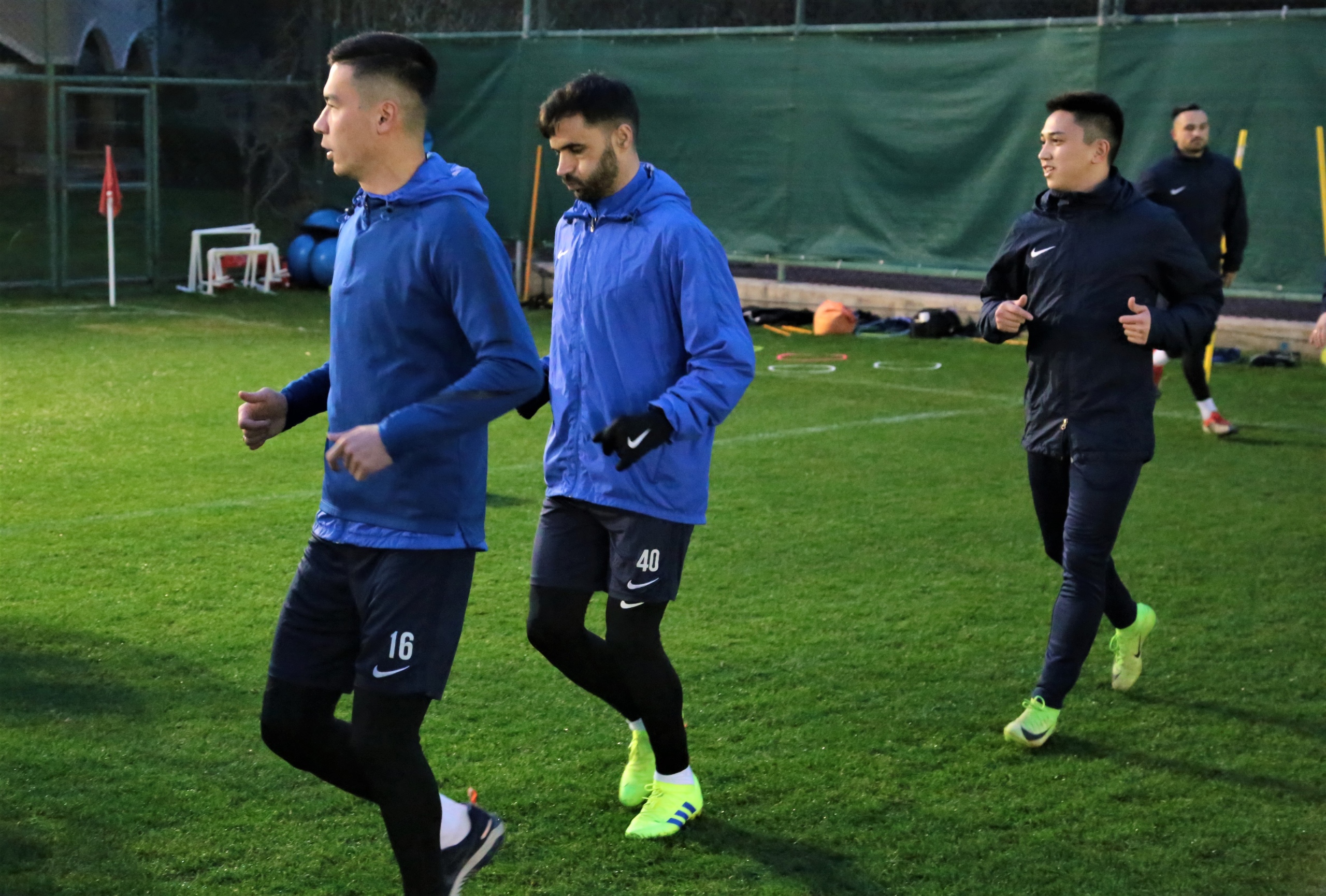 Спорт узбекистана прямой. Куртка футбольный клуб Иртыш.