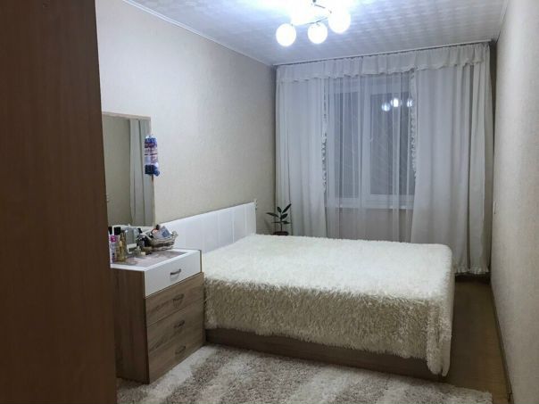 Фото: Мичуринский Проспект, Олимпийская Деревня, 10, 2 комнатная<br>89995854601<br>89080486923<br>33000<br>Сдам уютную, очень теплую двухкомнатную квартиру в 5-10 мин ходьбы от метро Юго-Западная. В квартире есть все необходимое для проживания, даже посуда. Все фото соответствуют. Из техники: стиральная машина, холодильник, микроволновая печь, при необходимости собственник привезёт телевизор. Предпочтительно чистоплотной семейной паре или чистоплотным, платежеспособным друзьям или подругам. Сдаётся квартира СРОЧНО, поэтому такая низкая цена!<br>#арендаквартирвмоскве#снимуквартиру#сдамквартиру#снимуквартирумосква#сдамквартирумосква#арендаквартир#москвааренда#снятьквартирувмоскве#квартиравмоскве#недвижимостьвмоскве#следуй#следуйзамной#подпишись#девушка#девушки#лайки#лайкивзаимно#селфи#привет#инстаграм#супер#инстаграманит#ремонтквартир#инстамода#мода#универ#университет#москва