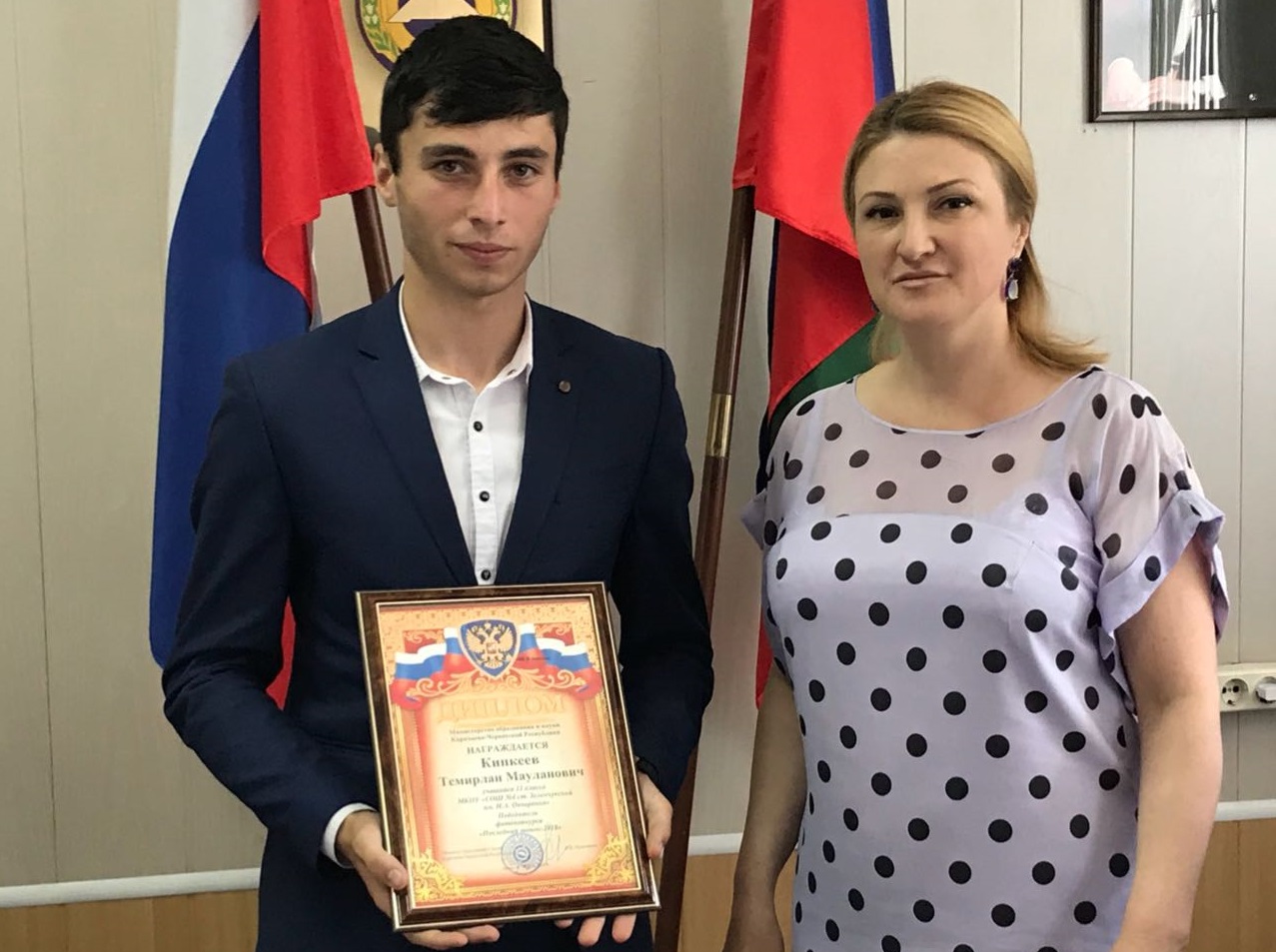 Житель Зеленчукской победитель фотоконкурса «Последний звонок-2018»
