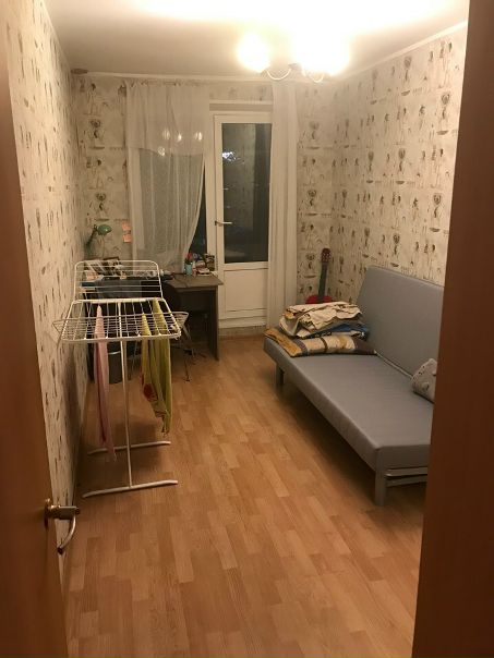 Съезжаю с комнаты, ищу себе замену. м.Сходненская (Туристская 14к4). Сдаётся замечательная изолированная комната с балконом для хороших людей без вредных привычек . Никакой комиссии нет, это не агентство. 10 минут/пешком, 3/9 этаж. Рядом отличный сквер. Комната закрывается. В комнате евроремонт. Есть двуспальный новый диван(раскладывается), компьютерный стол, огромный шкаф-купе, беспроводной wi fi. Есть все необходимое для проживания. Проживание без собственника. Замечательные соседи тихие, спокойные, работающие (в каждой комнате по две девушки 20-35 лет, снимают две другие комнаты, это 3х-комнатная квартира). На кухне так же имеется вся бытовая техника (большой холодильник, плита, стиральная машинка, микроволновка). Совмещённый санузел. Рассмотрим только славян. Кроме парней. Комната уже свободна, заселение сразу. <br>Цена 23.000. Если 2 человека цена 24.000. Залог 12.000<br> Воронова - фото Фото: Съезжаю с комнаты, ищу себе замену. м.Сходненская (Туристская 14к4). Сдаётся замечательная изолированная комната с балконом для хороших людей без вредных привычек . Никакой комиссии нет, это не агентство. 10 минут/пешком, 3/9 этаж. Рядом отличный сквер. Комната закрывается. В комнате евроремонт. Есть двуспальный новый диван(раскладывается), компьютерный стол, огромный шкаф-купе, беспроводной wi fi. Есть все необходимое для проживания. Проживание без собственника. Замечательные соседи тихие, спокойные, работающие (в каждой комнате по две девушки 20-35 лет, снимают две другие комнаты, это 3х-комнатная квартира). На кухне так же имеется вся бытовая техника (большой холодильник, плита, стиральная машинка, микроволновка). Совмещённый санузел. Рассмотрим только славян. Кроме парней. Комната уже свободна, заселение сразу. <br>Цена 23.000. Если 2 человека цена 24.000. Залог 12.000<br> Воронова