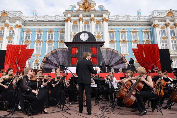 В Петербурге бесплатно покажут четыре лучшие оперы под открытым небом <br> <br>На фоне ярких достопримечательностей города вновь пройдёт фестиваль «Опера — всем», в рамках которого горожане совершенно бесплатно услышат и увидят постановки популярных опер. <br> <br>Подробнее: - фото Фото: В Петербурге бесплатно покажут четыре лучшие оперы под открытым небом <br> <br>На фоне ярких достопримечательностей города вновь пройдёт фестиваль «Опера — всем», в рамках которого горожане совершенно бесплатно услышат и увидят постановки популярных опер. <br> <br>Подробнее: