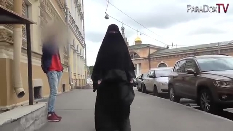Прогулка в никабе . (Реакции).mp4