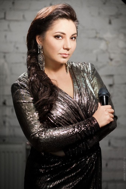singer Рада Рай. Рада Рай (настоящее имя - Елена Альбертовна Грибкова; 8 апреля 1979, Магадан, СССР) - российская певица, исполнительница российского шансона. Биография. Карьера. Родители