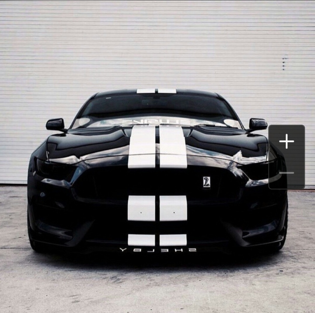 Ford mustang черный