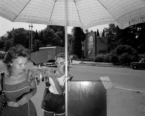 «Хомо советикус» фотопроект Карла Де Кейзера Бельгийский фотограф-документалист сделал эти фотографии в конце 1980-х годов, путешествуя по советским городам. Карл Де Кейзер (Carl De eyzer)