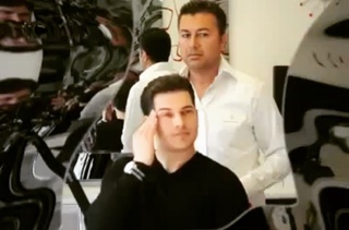 Team Çağatay Ulusoy Arg 🇦🇷 on Instagram: “Mi príncipe hermoso enviando un saludo a todas sus fans mientras le arreglan el cabello❣❣❣👑🤤💖💋🔥 @cagatayu...