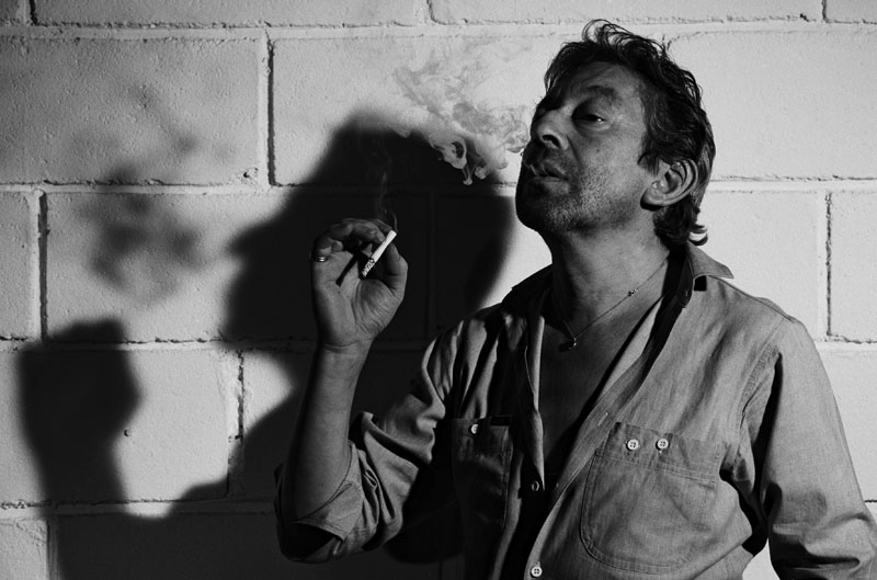 SERGE GAINSBOURG / Серж Генсбур курит