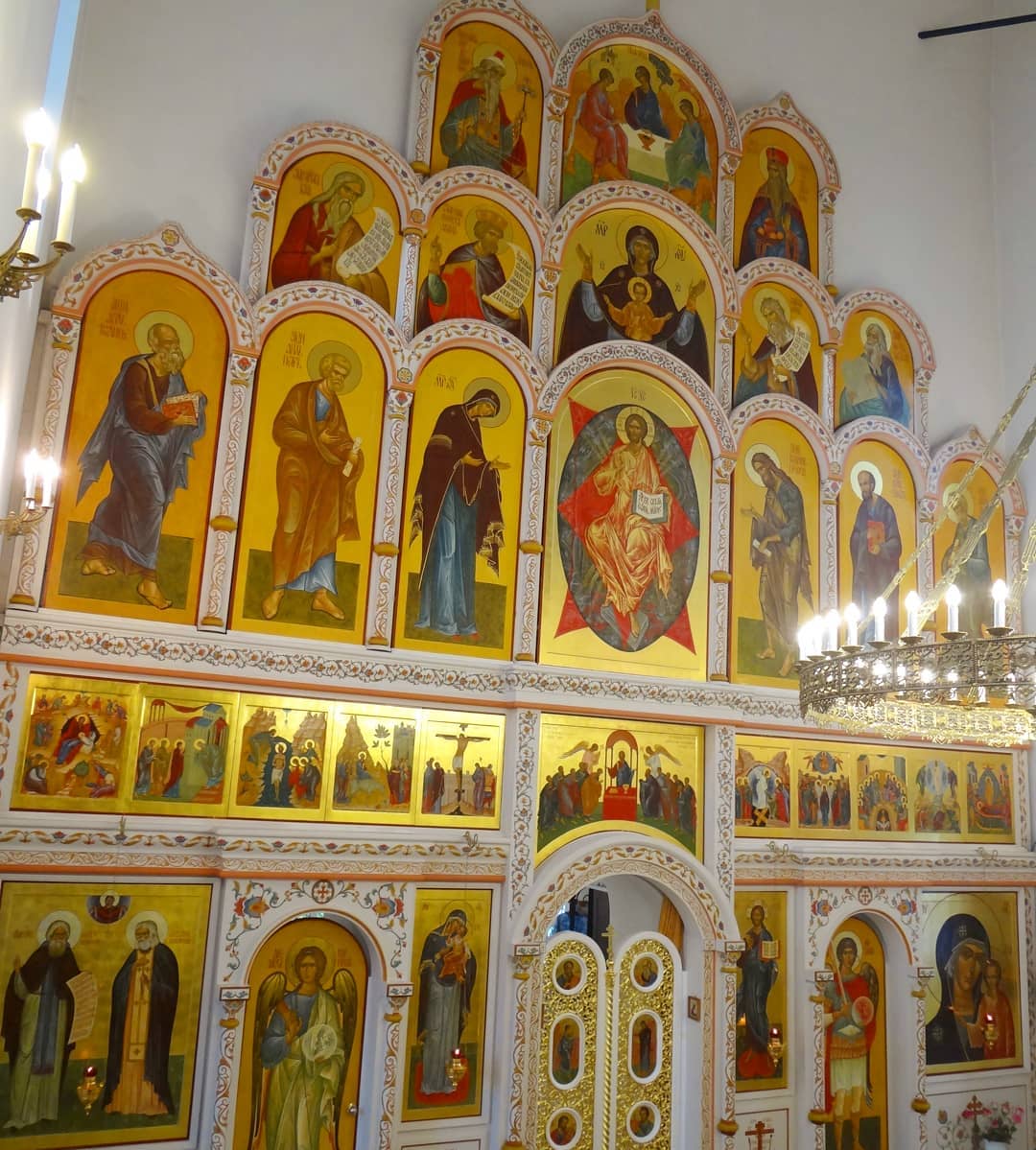 В Казанском храме в Товарищеве завершились 6-летние труды по воссозданию пятиярусного иконостаса