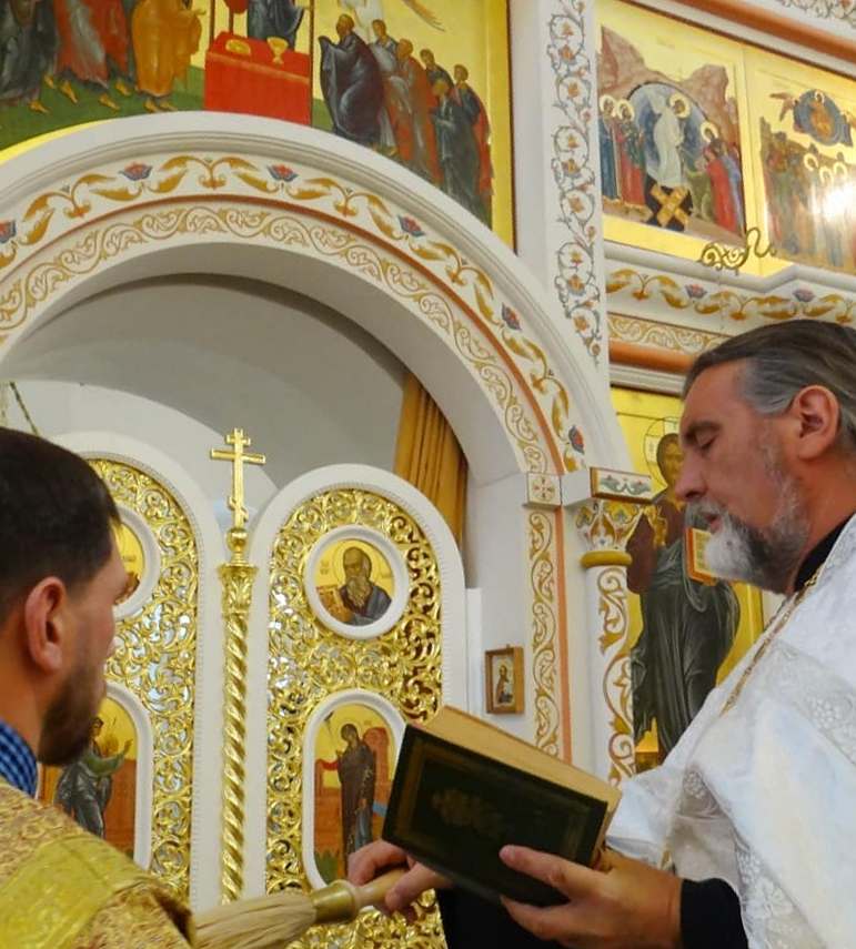 В Казанском храме в Товарищеве завершились 6-летние труды по воссозданию пятиярусного иконостаса