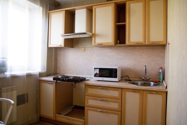 м.Новые Черёмушки — 480 м <br>Гарибальди, 26 к2 <br>Двухкомнатная квартира на длительный срок. Просторная, светлая, теплая, уютная и ухоженная квартира, имеется просторная гардеробная. Есть вся необходимая техника: (холодильник, стиральная машина, микроволновая печь, чайник, стеклокерамическая плита, телевизор); полностью обставлена (двуспальный диван, кресло, стенка с платяным шкафом). Кабельное ТВ, интернет. Сдаю её за 35000. <br>Связь по телефону: 89653095408 - фото Фото: м.Новые Черёмушки — 480 м <br>Гарибальди, 26 к2 <br>Двухкомнатная квартира на длительный срок. Просторная, светлая, теплая, уютная и ухоженная квартира, имеется просторная гардеробная. Есть вся необходимая техника: (холодильник, стиральная машина, микроволновая печь, чайник, стеклокерамическая плита, телевизор); полностью обставлена (двуспальный диван, кресло, стенка с платяным шкафом). Кабельное ТВ, интернет. Сдаю её за 35000. <br>Связь по телефону: 89653095408