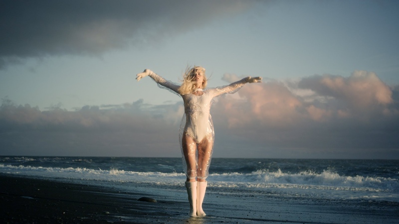 Iamamiwhoami fountain