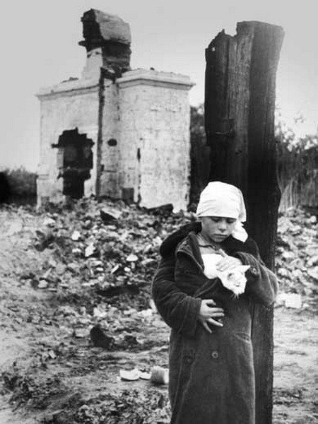 «Блокадный Ленинград. Кот Васька. Чтoбы помнили.» Мoя бaбyшкa всегда говорила, что тяжёлую блокаду и голод и я моя мама, а я её дочь, пережила только благодаря нашему коту Ваське. Если бы не