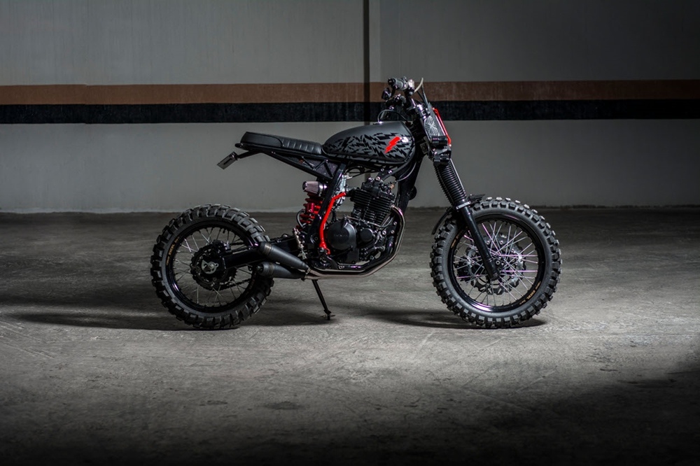 Ace Custom Shop: трекер Honda XR400