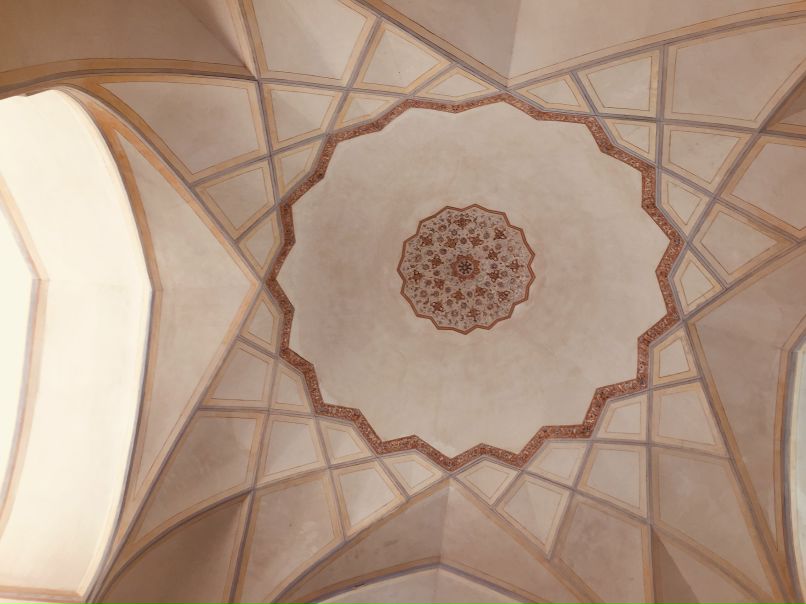 Красивые потолки в FinGarden