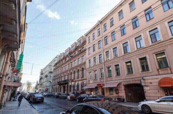 Сдаю срочно !Караванная улица дом 7-5 минут до метро ГОСТИНЫЙ ДВОР .<br>Сдаётся комната в двухкомнатной квартире после ремонта .<br>16м2 ,изолированная ,запирается на замок .<br>Мебель,бытовая техника,вай фай,кондиционер ,кухонная утварь -все в вашем распоряжении .<br>Самый центр города ,все достопримечательности в двух шагах ,до метро 3 минуты .<br>Парковка во дворе .<br>Проживание без хозяев с одной хорошей соседкой<br>Арендная плата 8000 плюс ку напополам с соседкой<br>Сдаётся от собственника по договору аренды .Длительный срок проживания .Только для 1-2 человек .<br>8921-392-1762 договоримся - фото Фото: Сдаю срочно !Караванная улица дом 7-5 минут до метро ГОСТИНЫЙ ДВОР .<br>Сдаётся комната в двухкомнатной квартире после ремонта .<br>16м2 ,изолированная ,запирается на замок .<br>Мебель,бытовая техника,вай фай,кондиционер ,кухонная утварь -все в вашем распоряжении .<br>Самый центр города ,все достопримечательности в двух шагах ,до метро 3 минуты .<br>Парковка во дворе .<br>Проживание без хозяев с одной хорошей соседкой<br>Арендная плата 8000 плюс ку напополам с соседкой<br>Сдаётся от собственника по договору аренды .Длительный срок проживания .Только для 1-2 человек .<br>8921-392-1762 договоримся