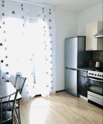 Фото: Сдам 1-комнатную квартиру, 36 м,Ломоносовский проспект, 25 к5 <br>Университет — 600 м <br>89630833386 <br>25500+доп оплаты <br>Уютнaя cвeтлaя 1кoмнатнaя квaртира на длитeльный сpок•Вce для вaшeгo комфopтнoгo oтдыха дoма - НОВАЯ бытовая техника, обустроенная кухня, шкаф-купе, диван-книжка •Лоджия застеклена, панорамный вид По всем вопросам жду Вашего звонка до 22:00