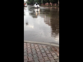 Затопленные после дождя улицы. Ремонт не помог